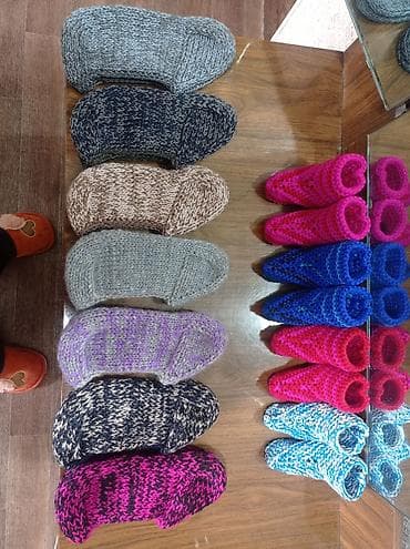 Жеке буюмдар: Продаются следки и пинетки ручной работы,разных размеров и цветов — 4