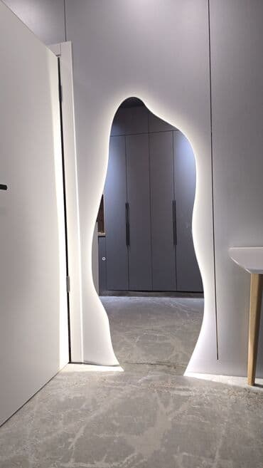 эластичное зеркало: Зеркало в полный рост с волнистым контуром и подсветкой,сенсорный Цена — 2