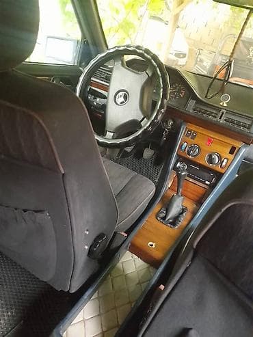 Продажа авто: Mercedes-Benz E-Class: 1991 г., 2.3 л, Автомат, Бензин, Универсал — 4