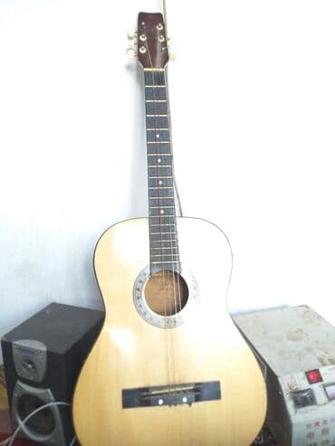 самая лучшая акустическая гитара: Акустическая гитара 6-струнная. - Классическая форма корпуса — 2