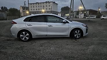 byd song plus: Hyundai Ioniq: 2018 г., 1.6 л, Гибрид, Хэтчбэк — 7