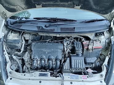 mazda 2000: Honda Fit: 2005 г., 1.3 л, Вариатор, Бензин, Хэтчбэк — 8
