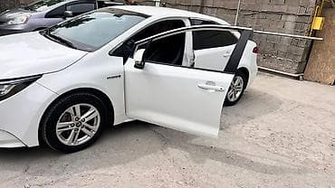 Toyota Levin: 2021 г., Автомат, Гибрид, Седан