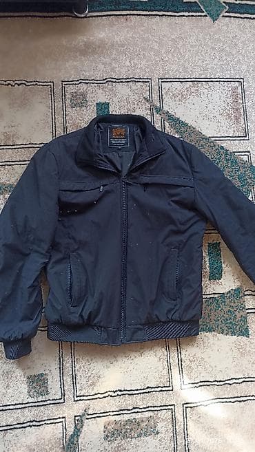 Продаю мужскую осеннюю куртку 52 размер в отличном состоянии цена 1400