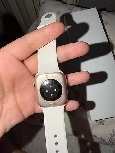 a 10 s: Apple Watch Series 5 (40 мм), алюминий, цвет Gold с белым спортивным — 2