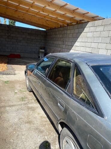 Mazda 626: 1990 г., 2.2 л, Механика, Бензин, Хетчбек — 3