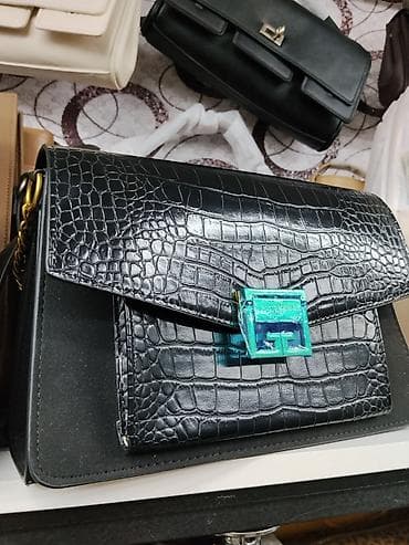 Классикалык сумка, Fendi, Материалы: Жасалма булгаары, Катуу конструкция, Аялдарга