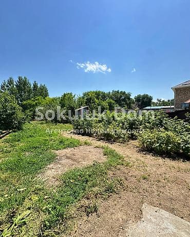 act building: 🏠Продается дом в с. Сокулук 🟡Комнаты: 4 🟡Участок: 9,18 соток (по факту — 9