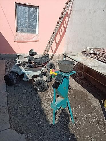 вода буржука: Металлическая печь-буржуйка с дымоходом + ручная дробилка/измельчитель — 1