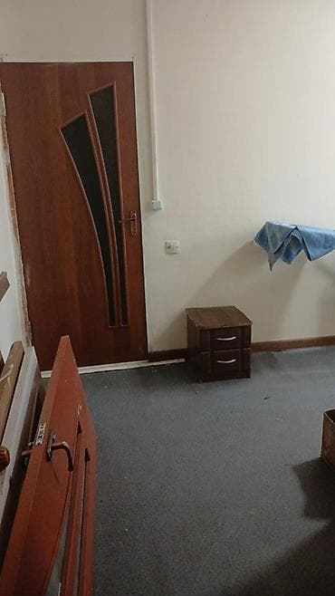 этажи: 1 комната, 35 м², Индивидуалка, Цокольный этаж этаж, Старый ремонт — 4