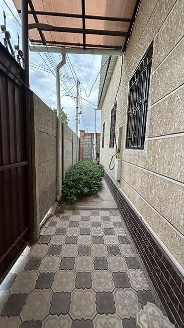 Продаётся дом с земельным участком в районе Пишпека • Площадь дома — — 2