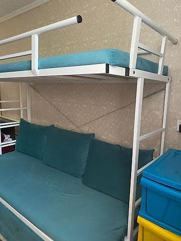 Двухъярусная кровать-диван с металлическим каркасом. Особенности: -
