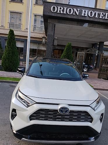 Toyota RAV4: 2020 г., 2.5 л, Автомат, Гибрид, Кроссовер