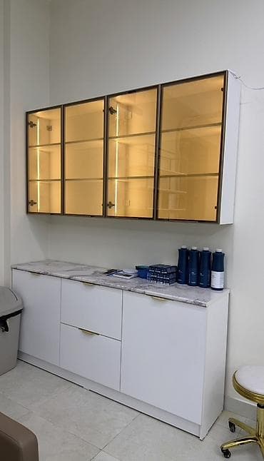 Продается зеркала и колор зона для салона красоты Комплект стильной