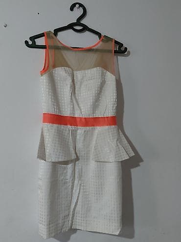 Личные вещи: Платье-футляр с баской и полупрозрачной верхней кокеткой. - Цвет — 1