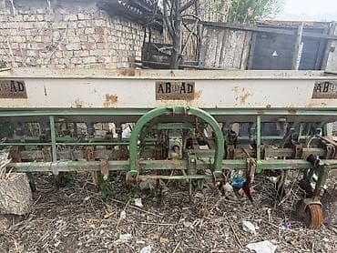 сельхоз борт: Сельскохозяйственная сеялка, предназначенная для посева различных — 1