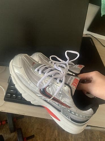 Мужская обувь: Мужские кроссовки, 41.5, Nike, Новый, цвет - Серебристый, Самовывоз — 1