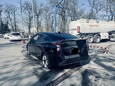 Toyota Prius: 2016 г., 1.8 л, Вариатор, Гибрид, Хэтчбэк