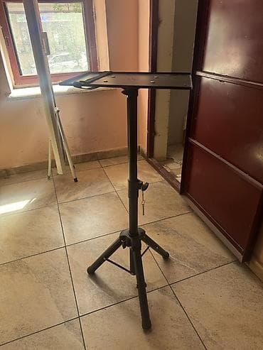 подставки для компьютера: Стойка-трипод с площадкой для проектора/ноутбука - Универсальная — 1