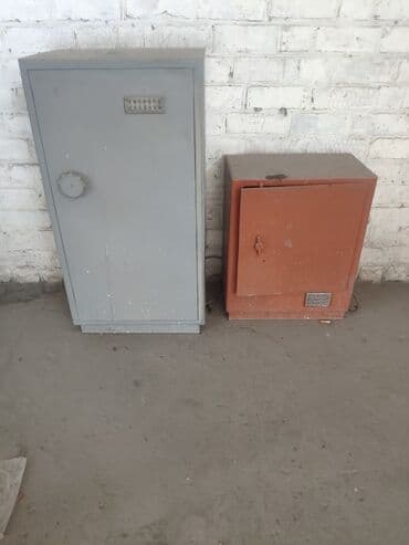 Продаю сейфы б/у огнестойкие, размеры большого 40 маленького 30 at lalafo.kg Продаю сейфы б/у огнестойкие, размеры большого 40 маленького 30