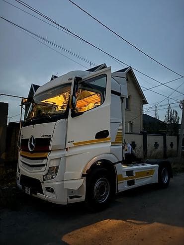 Тягач, Mercedes-Benz, 2015 г., Тентованный