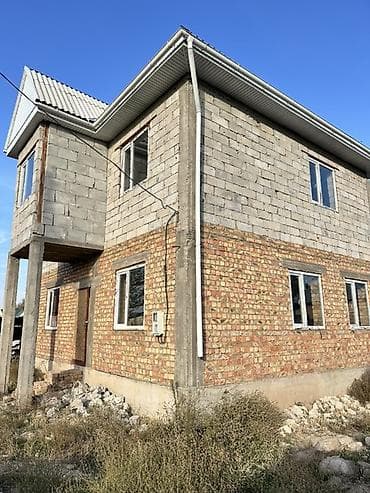 продаю дом кирпичный: Продаётся двухэтажный дом Основные характеристики: - Материал стен — 6