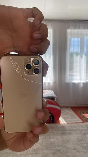 apple iphone 16: IPhone 11 Pro, Б/у, 256 ГБ, Золотой, Зарядное устройство, Чехол, 85 % — 2