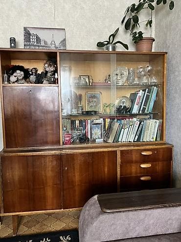 Комоддор: Дубал шкаф, Дубал шкаф түрү: Модулдуу, Үй, конок бөлмөсү үчүн, Өзгөчөлүктөрү: Тамак-аш идишин сактоо үчүн — 1