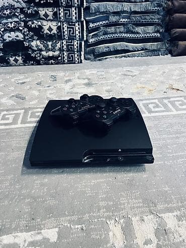 PlayStation 3 Slim (Sony) с двумя геймпадами - Модель: PS3 Slim
