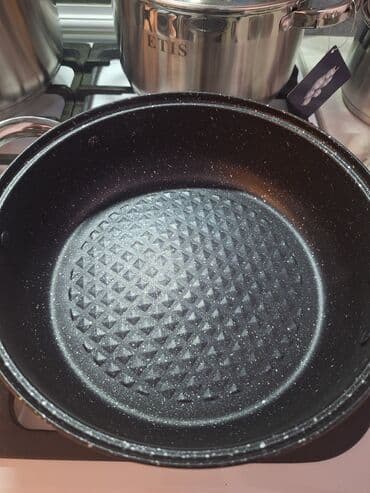 набор сковородок: Набор. 6 шт. 1. Кастрюля 6,5 литра. Диаметр 24 см. 2. Кастрюля 3,9 — 5