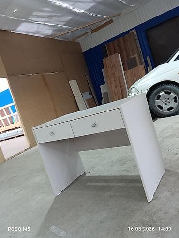 кухонный уголок на заказ: Рабочий стол 2 шт шкаф для книга 1 шт консоль для косметики 1 шт все — 1