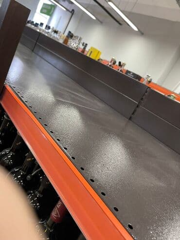 оборудование для бутика: Витрины, стеллажи, полки торговые металлические б/у, полка магазинная — 3