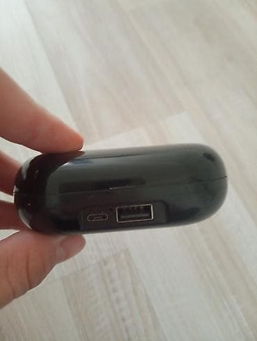 Аудиотехника: Беспроводные наушники-вкладыши в черном цвете, поставляются с — 2