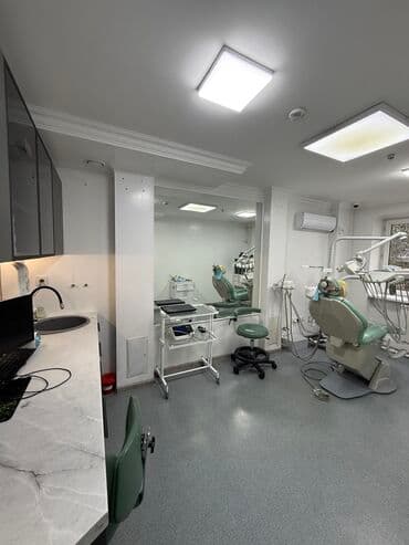 продаю дом в центре бишкека: 📍пр-т Чуй 🔘Этажи 2/4 🔘131,2м² Продается коммерческое — 6