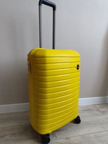 чемодан купить бу: Чемодан, Новый, Материал: Пластик, Средний (40 - 70 л), Вращающиеся колеса на 360° — 2