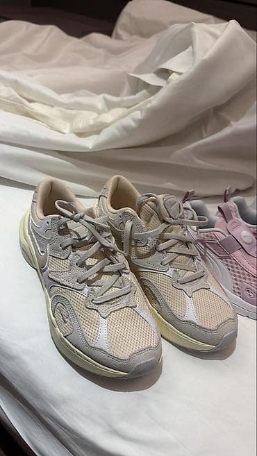 Жеке буюмдар: Кроссовкалар, 37.5, Nike, Жаңы, Өзү алып кетүү — 1