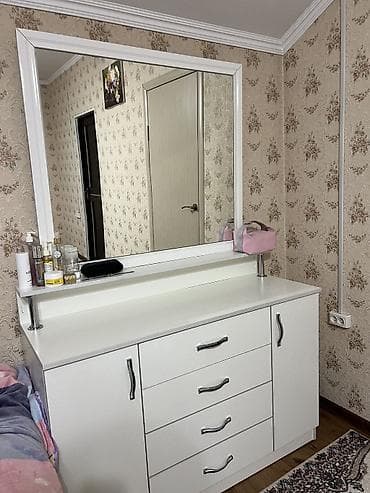 комод каракол: Даараткана үчүн үстөл, Колдонулган, Күзгүсү менен, түсү - Ак, Башка материал — 1