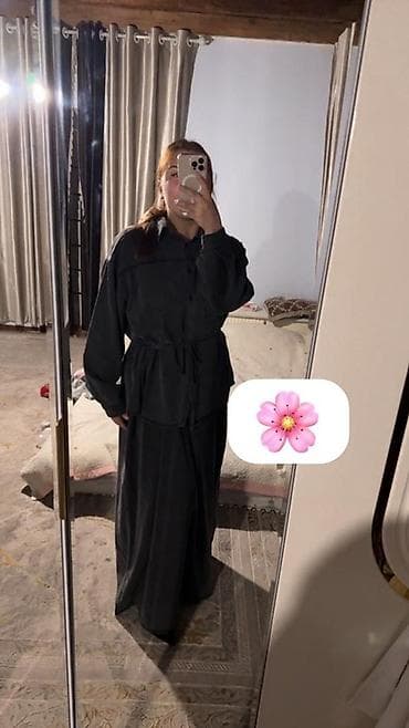 Блузки: Комплект женской одежды в темно‑сером цвете. Состав комплекта: - — 1