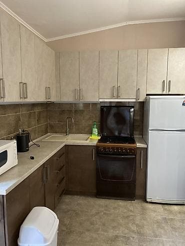 снять виллу: Сдается двухэтажный коттедж посуточно в Чолпон-Ате (ЦО «Келечек») — 2