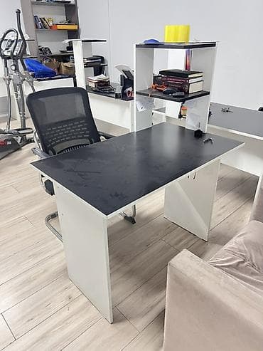 офисный столик: Офисный стол, Б/у, Нерегулируемый, цвет - Черный, Прямоугольный, ЛДСП — 3