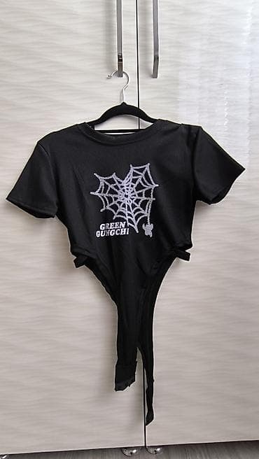 набор для девочек: Набор подростковой-детской женской одежды, по 100-300 сом за вещь — 6