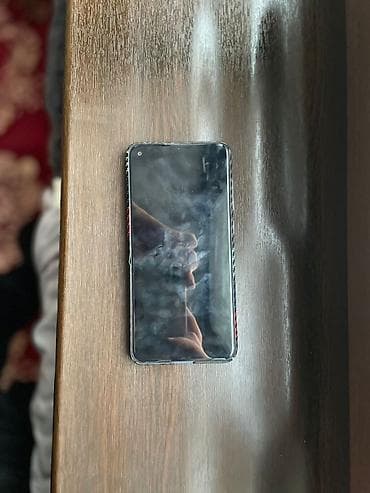 необычный телефон: Redmi Note 9 
без защитки — 1