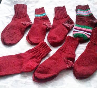 Варежки носки разного размера.Носки вязанные,шерстяные по 150 с за