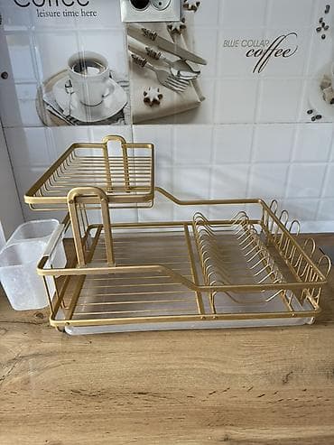 сушилкой: Двухуровневая сушилка для посуды золотистого цвета, предназначенная — 2