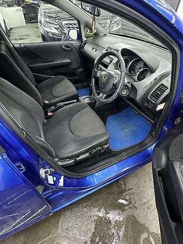 спортивный машина: Honda Fit: 2002 г., Бензин, Хэтчбэк — 6