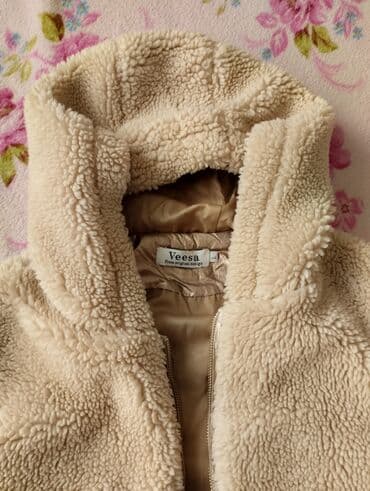 спортивное оборудование: Продается теплая красивая куртка на девочку 9-10 лет — 2