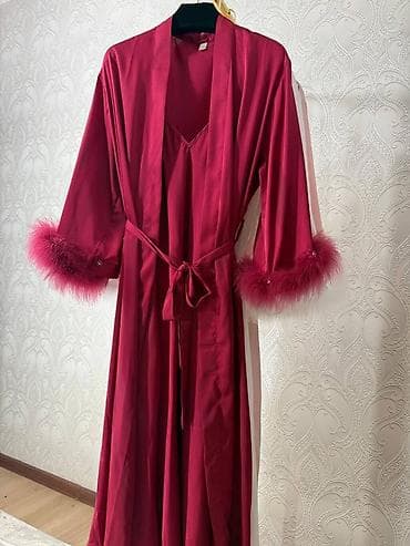 женщины в пеньюарах: Комплект, Пеньюар, Атлас, С перьями — 4