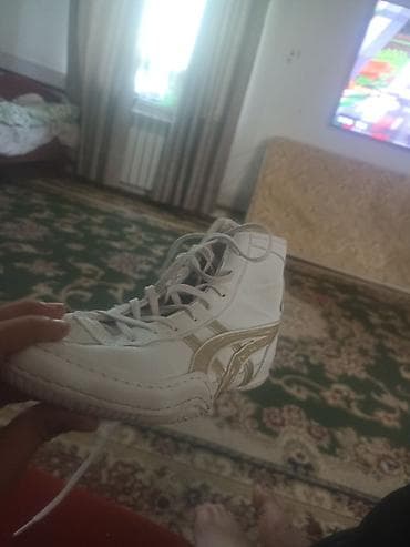 сумки женские кожаные: Продаю борцовки б/у 34 размер белые с золотистым цветом — 8