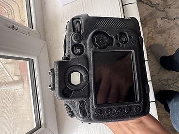 insta360 x5: Зеркальная камера Nikon 810 с профессиональным зум-объективом Состав — 4