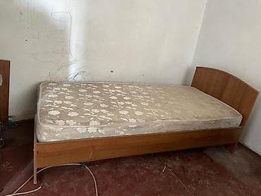 односпальняя кровать: Односпальная кровать с матрасом. - Размер: стандартный односпальный — 1